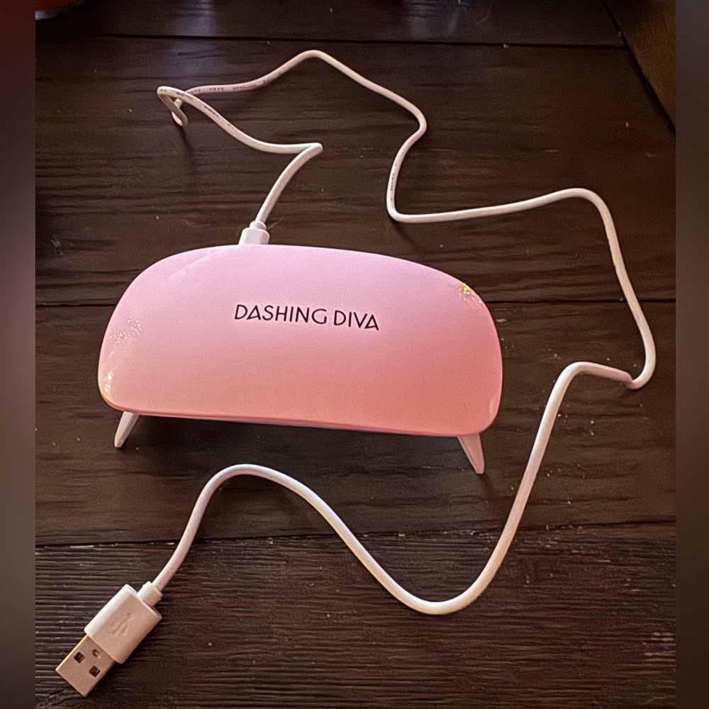 Dashing diva nail light